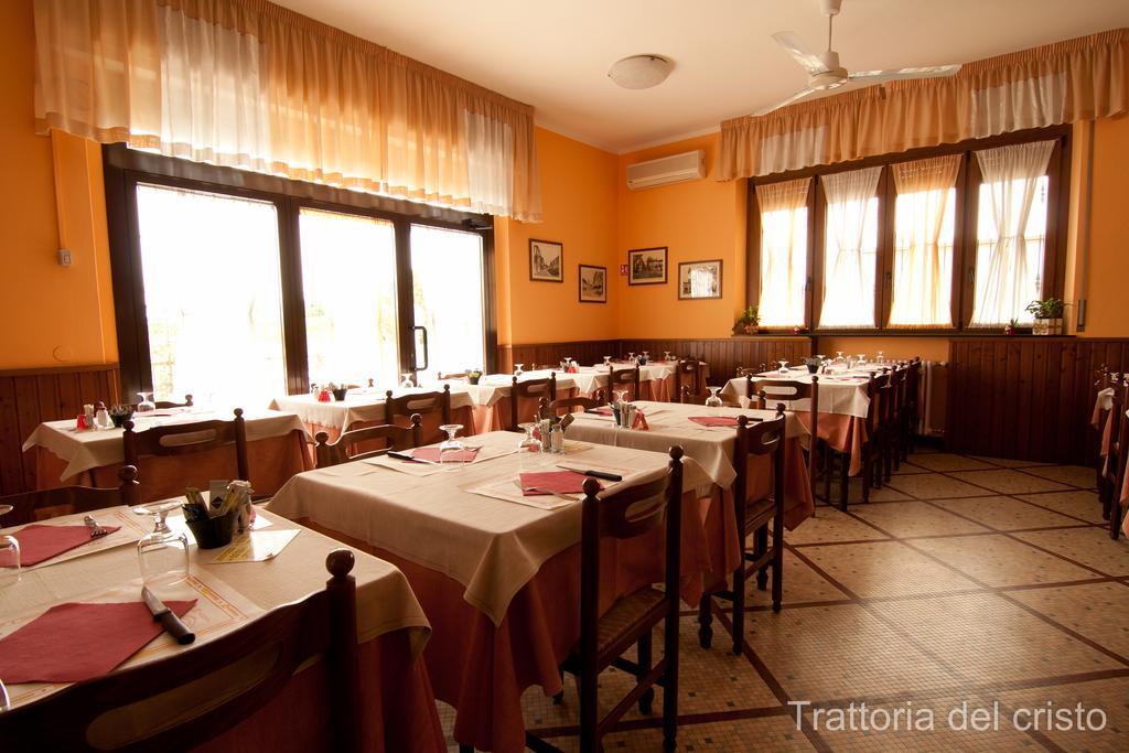 Affittacamere Trattoria Del Cristo Ospedaletto Lodigiano Exterior foto